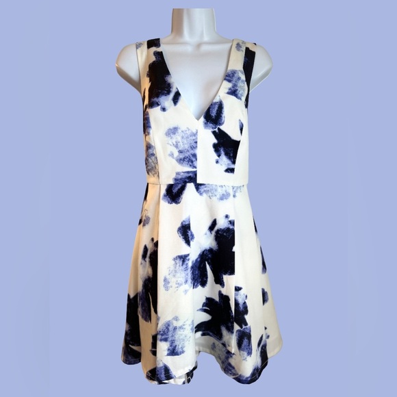 LULUS SEEING CHIC BLUE AND IVORY PRINT SKATER DRESS - Picture 6 of 6